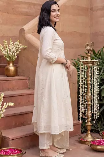 Women Floral Embroidered Empire Thread Work Pure Cotton Kurta with Trousers & With Dupatta