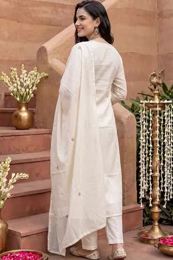 Women Floral Embroidered Empire Thread Work Pure Cotton Kurta with Trousers & With Dupatta
