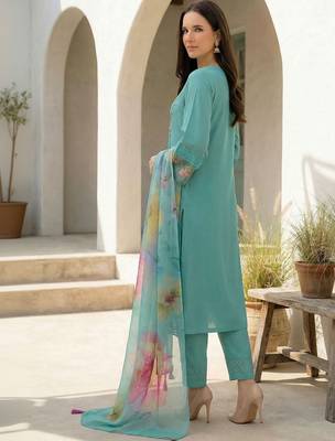 Women Floral Embroidered Regular Thread Work Kurta with Trousers & With Dupatta 3
