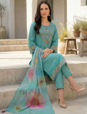 Women Floral Embroidered Regular Thread Work Kurta with Trousers & With Dupatta 5