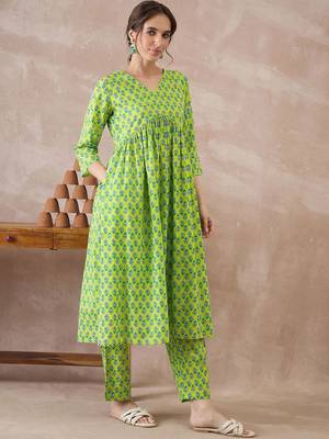 Women Floral Printed Empire Pure Cotton Kurta with Trousers 1