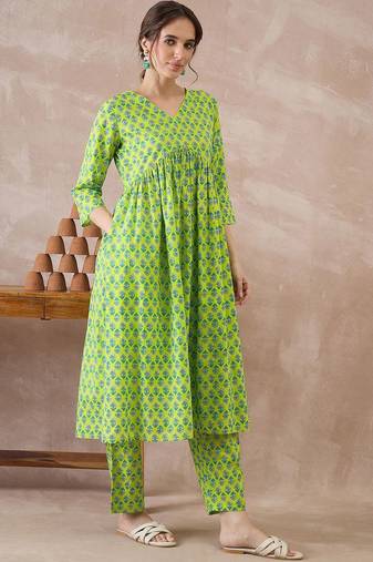 Women Floral Printed Empire  Cotton Kurta with Trousers