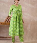 Women Floral Printed Empire Pure Cotton Kurta with Trousers