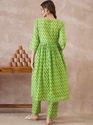 Women Floral Printed Empire Pure Cotton Kurta with Trousers 2