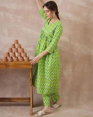 Women Floral Printed Empire Pure Cotton Kurta with Trousers 4