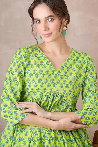 Women Floral Printed Empire Pure Cotton Kurta with Trousers