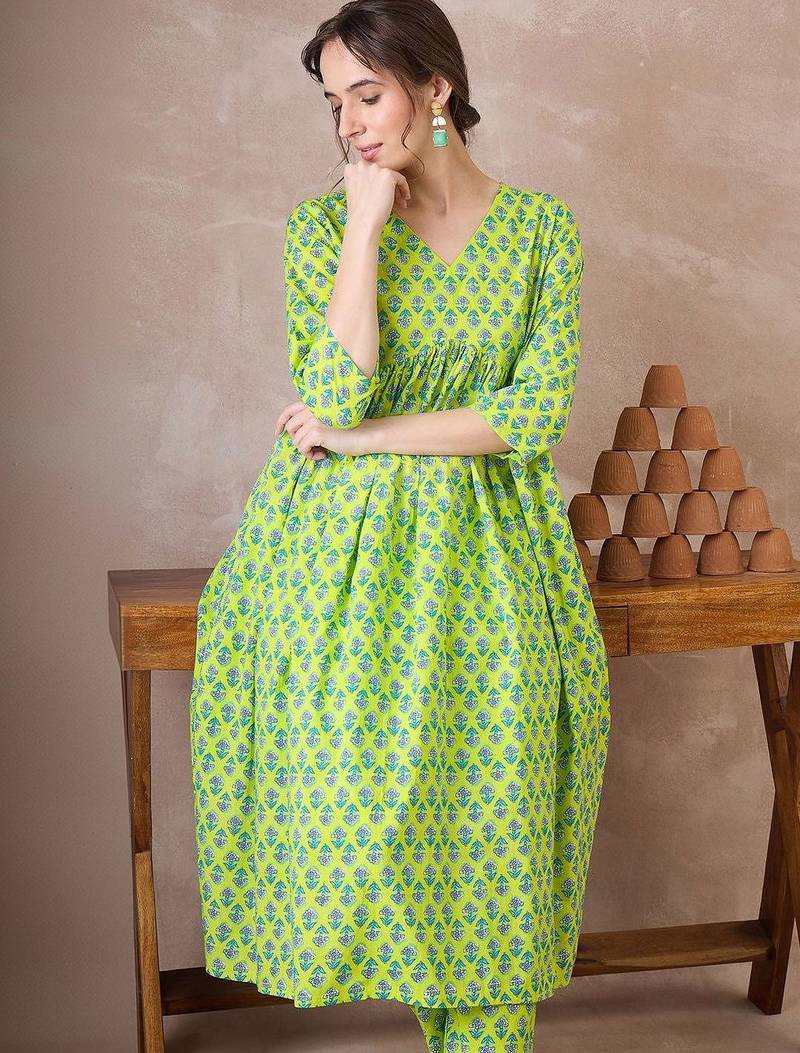Women Floral Printed Empire Pure Cotton Kurta with Trousers