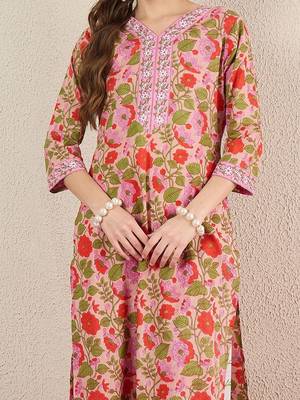 Women Floral Printed Regular Thread Work  Cotton Kurta with Trousers & With Dupatta 2
