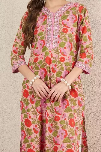 Women Floral Printed Regular Thread Work  Cotton Kurta with Trousers & With Dupatta