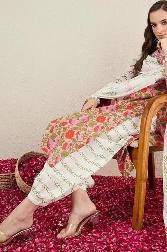 Women Floral Printed Regular Thread Work  Cotton Kurta with Trousers & With Dupatta