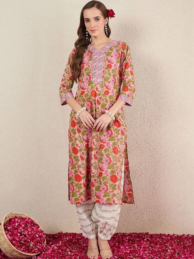 Women Floral Printed Regular Thread Work  Cotton Kurta with Trousers & With Dupatta