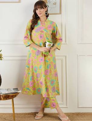 Women Floral Printed Regular Sequinned Pure Cotton Kurta with Trousers 1