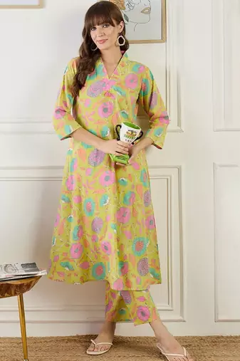Women Floral Printed Regular Sequinned Pure Cotton Kurta with Trousers