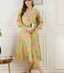 Women Floral Printed Regular Sequinned Pure Cotton Kurta with Trousers