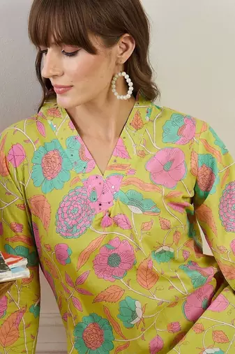 Women Floral Printed Regular Sequinned Pure Cotton Kurta with Trousers