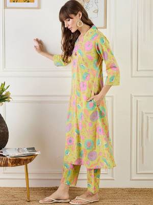 Women Floral Printed Regular Sequinned Pure Cotton Kurta with Trousers 3