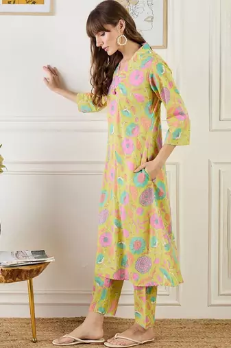 Women Floral Printed Regular Sequinned Pure Cotton Kurta with Trousers