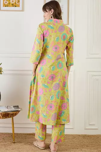 Women Floral Printed Regular Sequinned Pure Cotton Kurta with Trousers