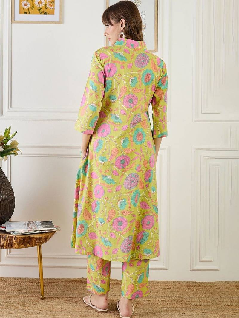 Women Floral Printed Regular Sequinned Pure Cotton Kurta with Trousers