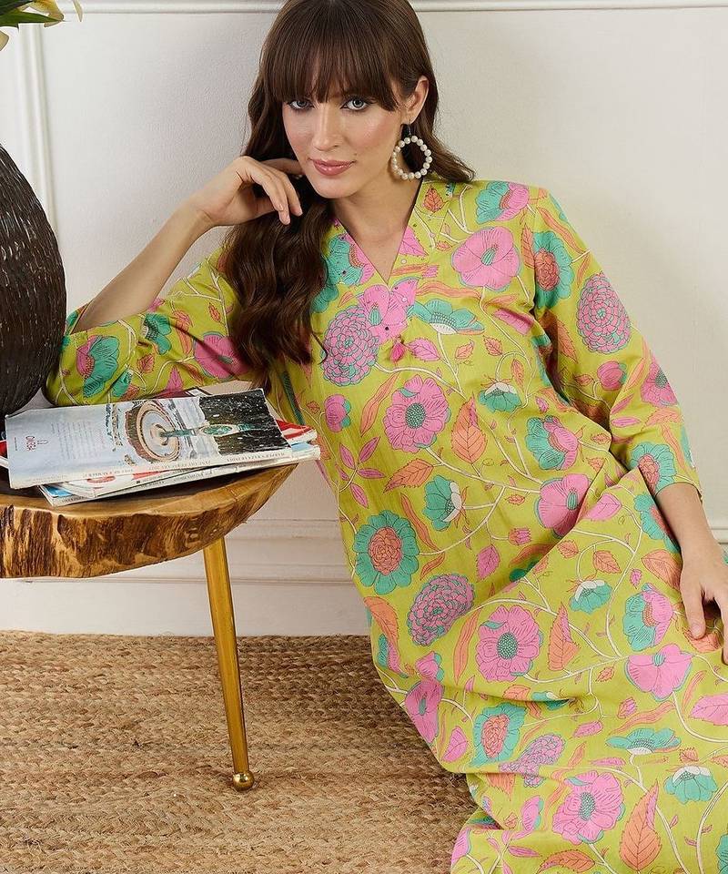 Women Floral Printed Regular Sequinned Pure Cotton Kurta with Trousers