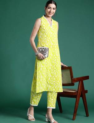 Women Floral Printed Regular Pure Cotton Kurta with Trousers 1