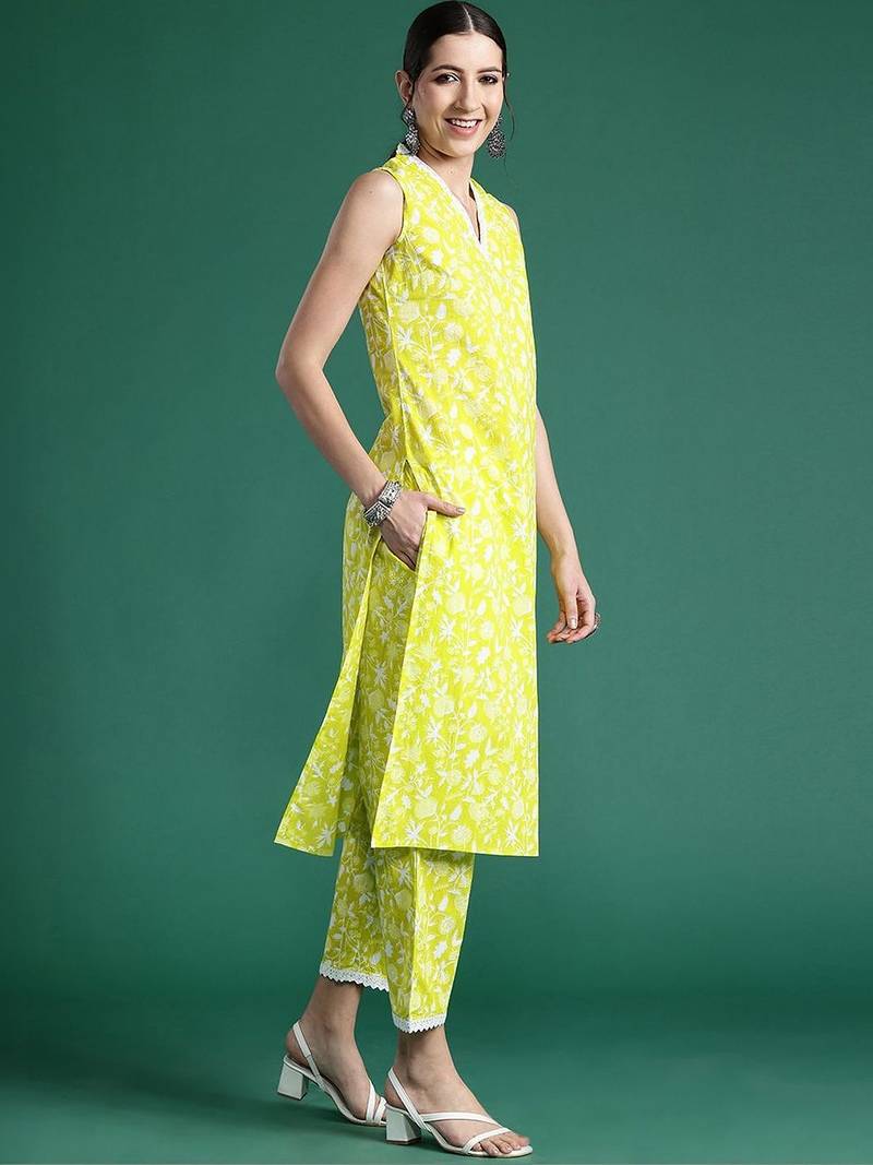 Women Floral Printed Regular Pure Cotton Kurta with Trousers