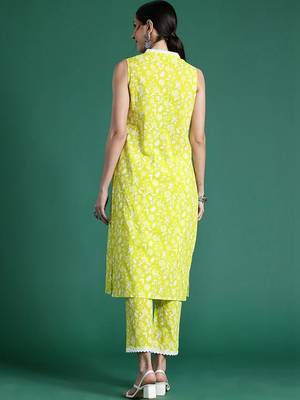 Women Floral Printed Regular Pure Cotton Kurta with Trousers 3