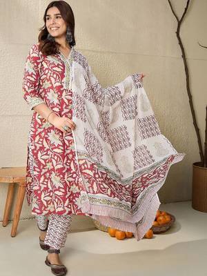 Women Floral Printed Regular Thread Work Pure Cotton Kurta with Trousers & With Dupatta 1