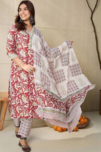 Women Floral Printed Regular Thread Work  Cotton Kurta with Trousers & With Dupatta