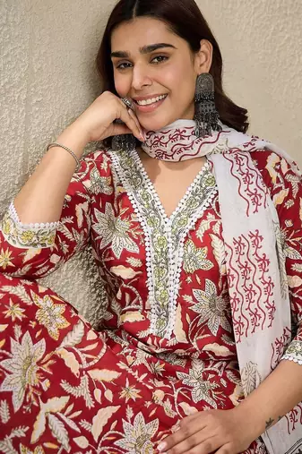 Women Floral Printed Regular Thread Work Pure Cotton Kurta with Trousers & With Dupatta