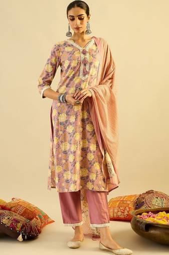 Women Floral Printed Regular Thread Work  Cotton Kurta with Trousers & With Dupatta