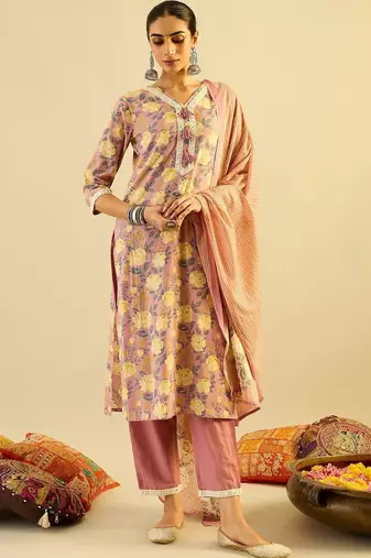 Women Floral Printed Regular Thread Work  Cotton Kurta with Trousers & With Dupatta