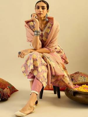 Women Floral Printed Regular Thread Work  Cotton Kurta with Trousers & With Dupatta 2
