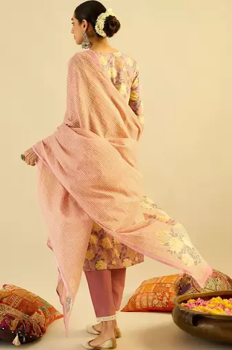 Women Floral Printed Regular Thread Work  Cotton Kurta with Trousers & With Dupatta