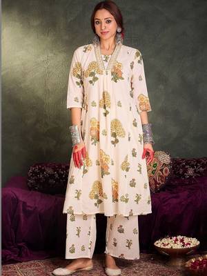 Women Floral Printed Pleated Thread Work Pure Cotton Kurta with Trousers 1