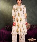 Women Floral Printed Pleated Thread Work Pure Cotton Kurta with Trousers