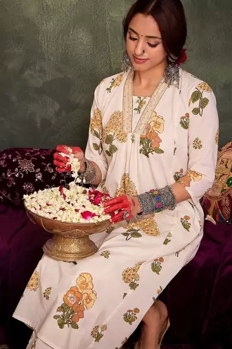 Women Floral Printed Pleated Thread Work Pure Cotton Kurta with Trousers
