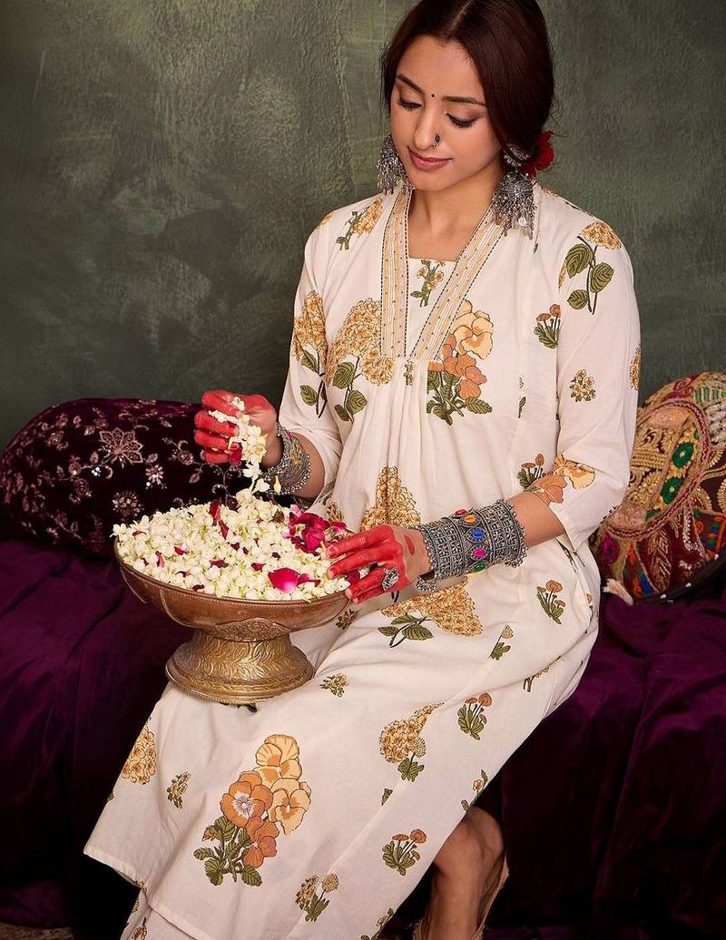 Women Floral Printed Pleated Thread Work Pure Cotton Kurta with Trousers