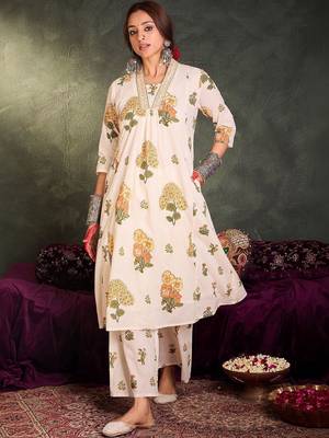 Women Floral Printed Pleated Thread Work Pure Cotton Kurta with Trousers 4