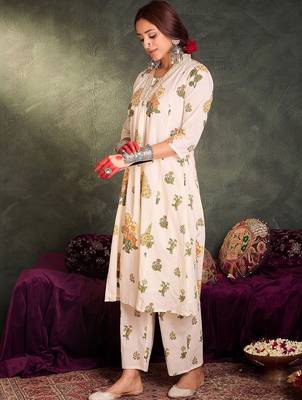 Women Floral Printed Pleated Thread Work Pure Cotton Kurta with Trousers 6