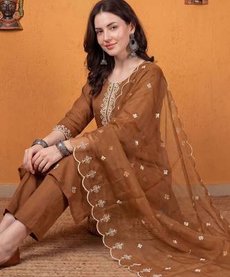 Women Ethnic Motifs Embroidered Thread Work Kurta With Trousers & Dupatta 5