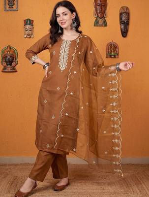 Women Ethnic Motifs Embroidered Thread Work Kurta With Trousers & Dupatta 6