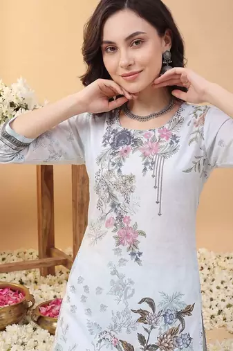 Women Floral Printed Regular Kurta with Trousers & With Dupatta