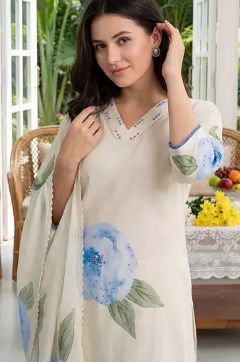 Women Floral Printed Regular Thread Work Linen Kurta with Trousers & With Dupatta