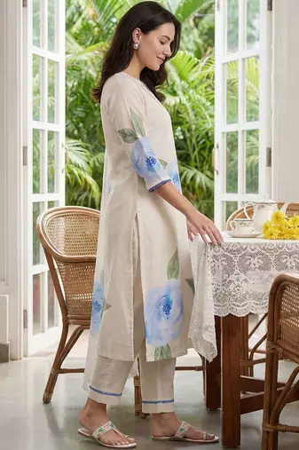 Women Floral Printed Regular Thread Work Linen Kurta with Trousers & With Dupatta