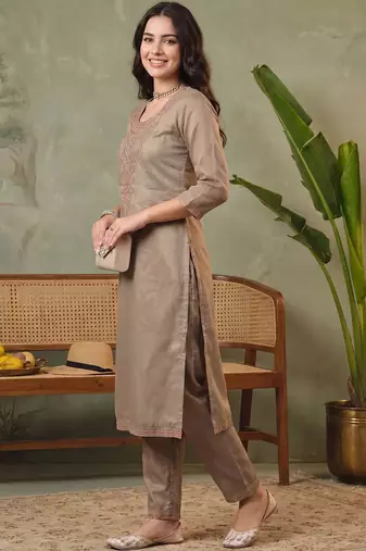 Women Ethnic Motifs Embroidered Regular Thread Work Kurta with Trousers & With Dupatta