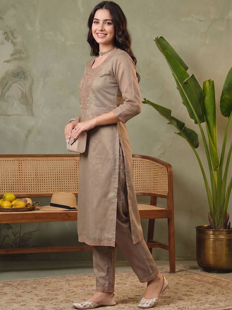 Women Ethnic Motifs Embroidered Regular Thread Work Kurta with Trousers & With Dupatta