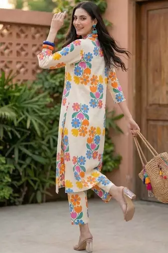 Women Floral Printed Regular Pure Cotton Kurta with Trousers