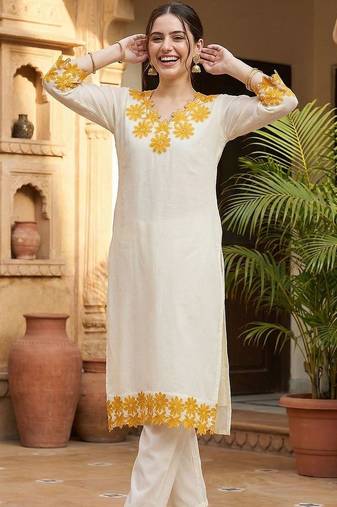 Women Floral Embroidered Regular Thread Work  Cotton Kurta with Trousers