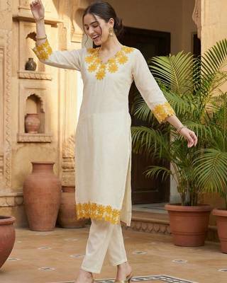 Women Floral Embroidered Regular Thread Work Pure Cotton Kurta with Trousers 3